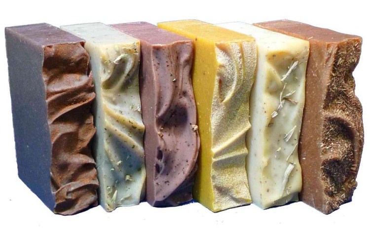 While I'm not a fan of bar cleansers, they are undoubtedly stunning in appearance.