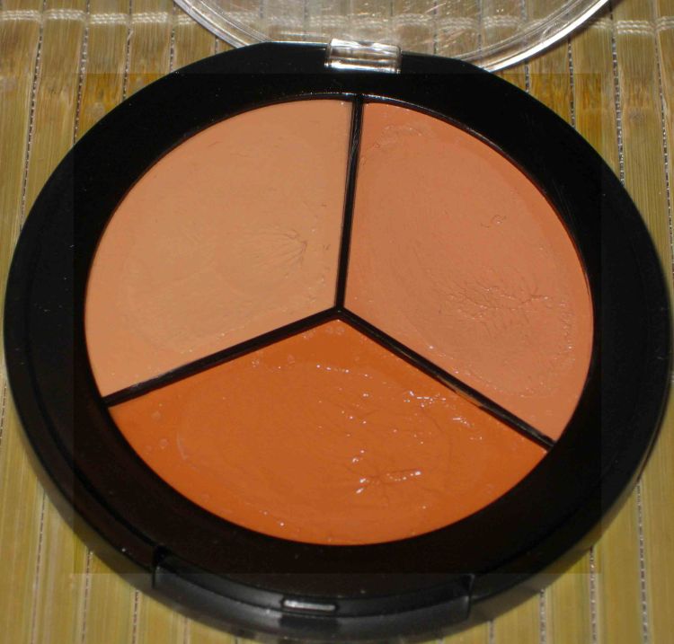 One (1) Eve Pearl Magic Salmon Concealer Trio - LIGHT/MEDIUM/DARK 