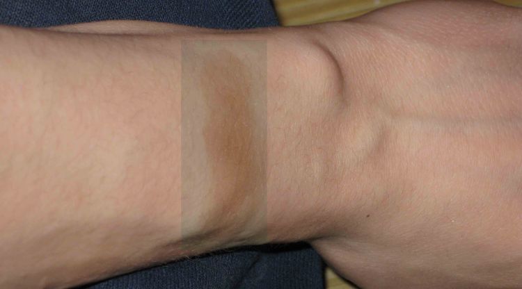 Avon Mark Bronzer Swatch